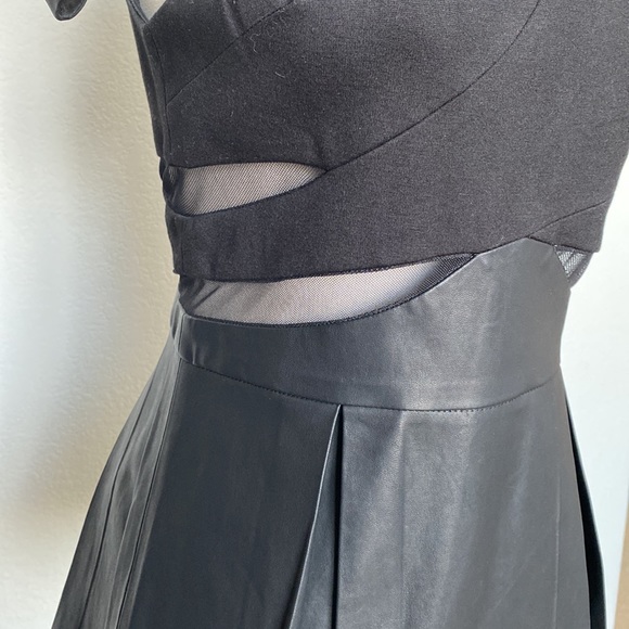 Boston Proper sleeveless/cold shoulder top with faux leather - Picture 5 of 8